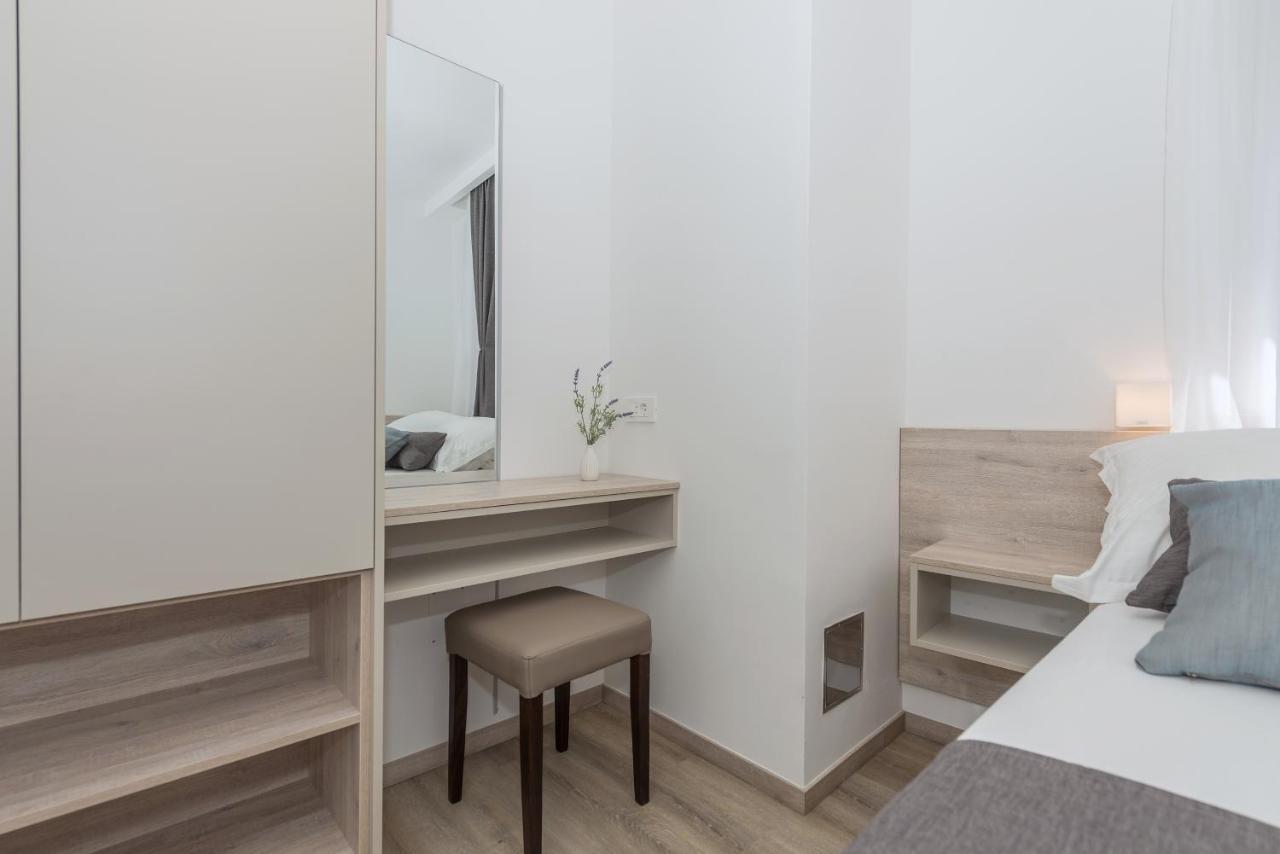 Apartments By The Sea Makarska - 19134 Ngoại thất bức ảnh