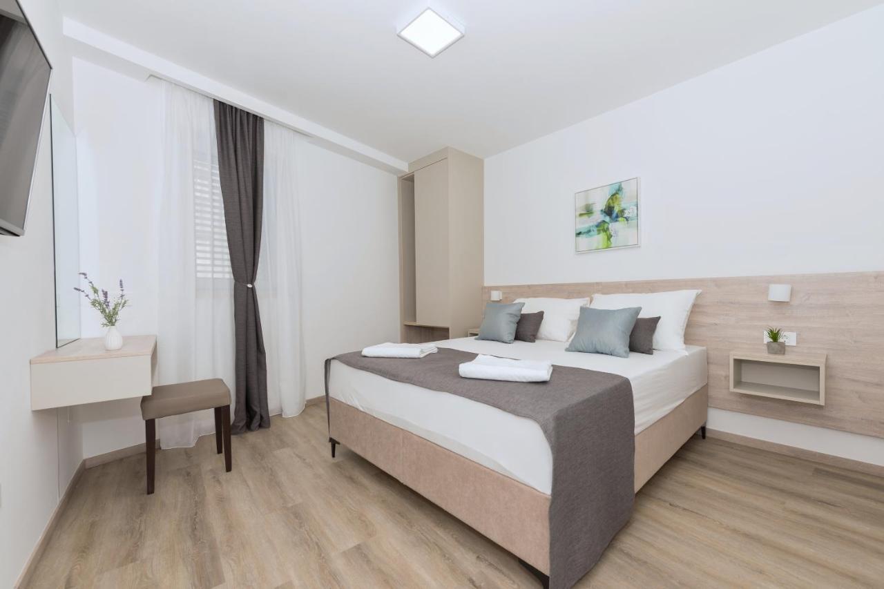 Apartments By The Sea Makarska - 19134 Ngoại thất bức ảnh