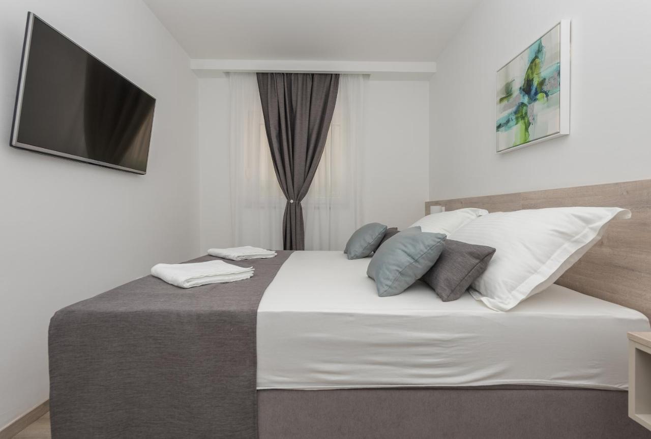 Apartments By The Sea Makarska - 19134 Ngoại thất bức ảnh