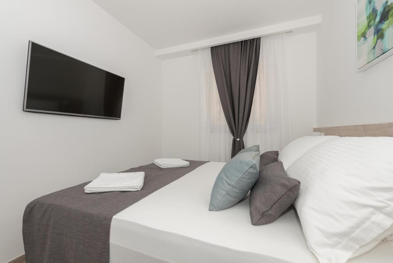 Apartments By The Sea Makarska - 19134 Ngoại thất bức ảnh