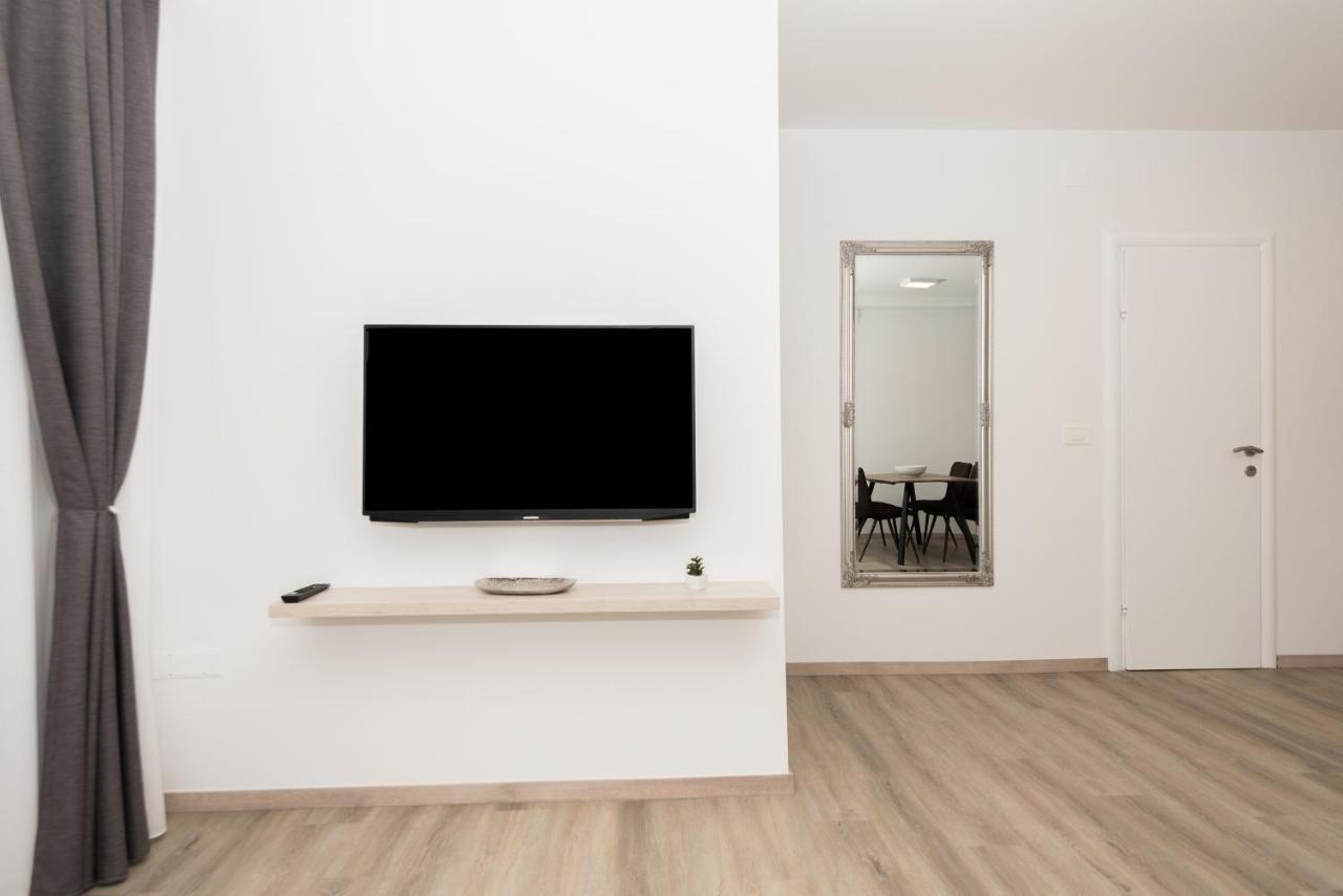 Apartments By The Sea Makarska - 19134 Ngoại thất bức ảnh