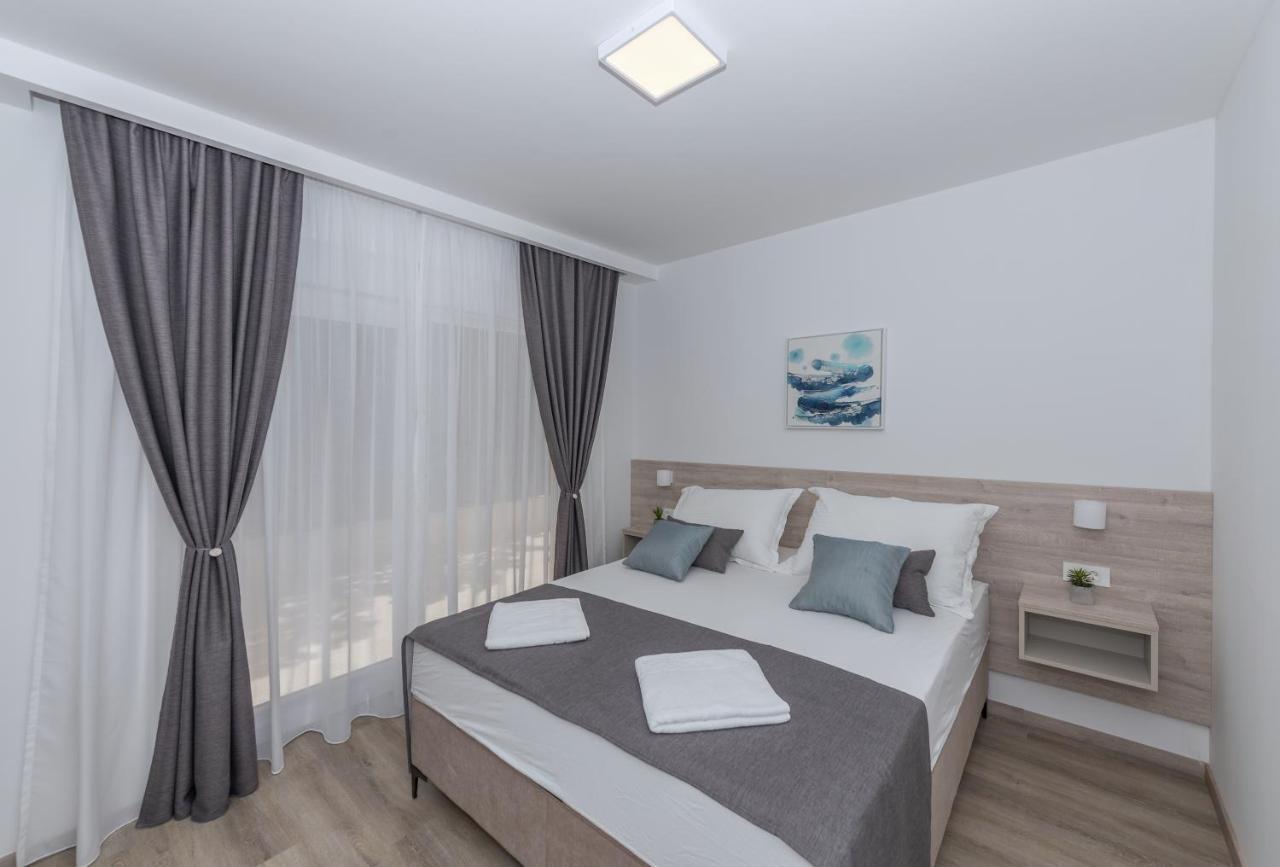 Apartments By The Sea Makarska - 19134 Ngoại thất bức ảnh