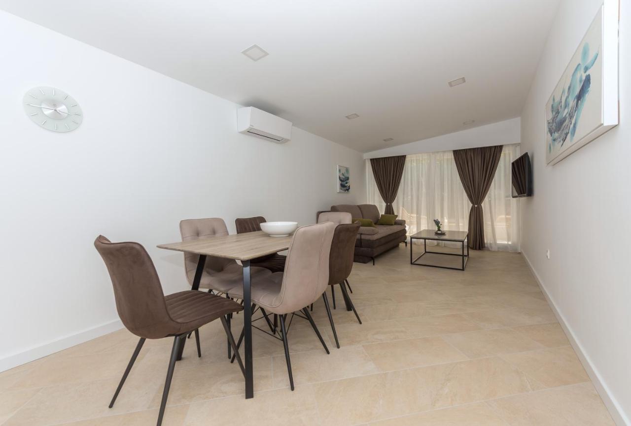 Apartments By The Sea Makarska - 19134 Ngoại thất bức ảnh