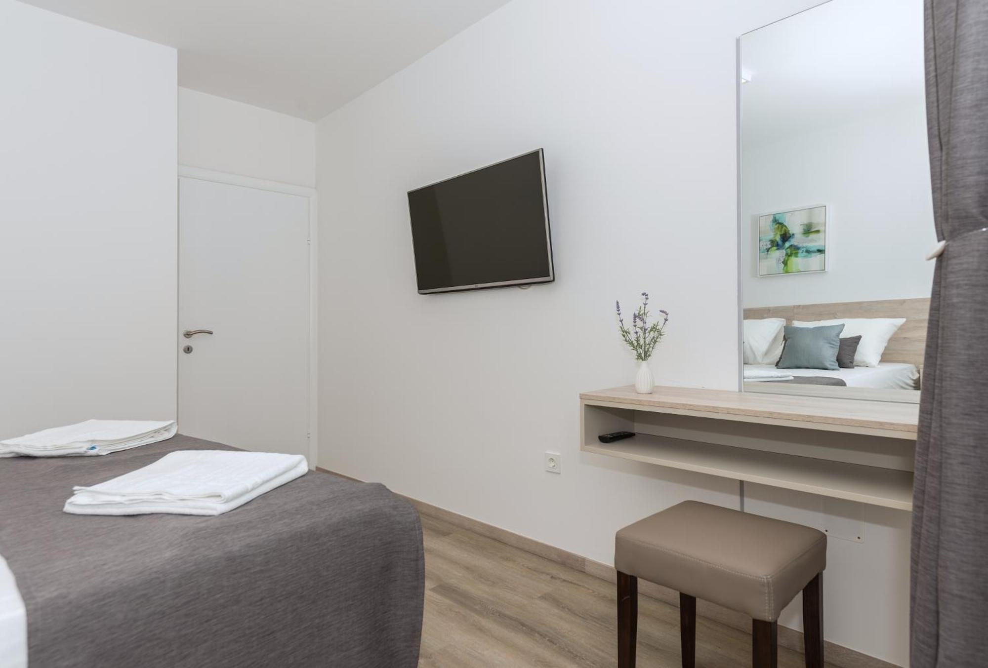 Apartments By The Sea Makarska - 19134 Phòng bức ảnh