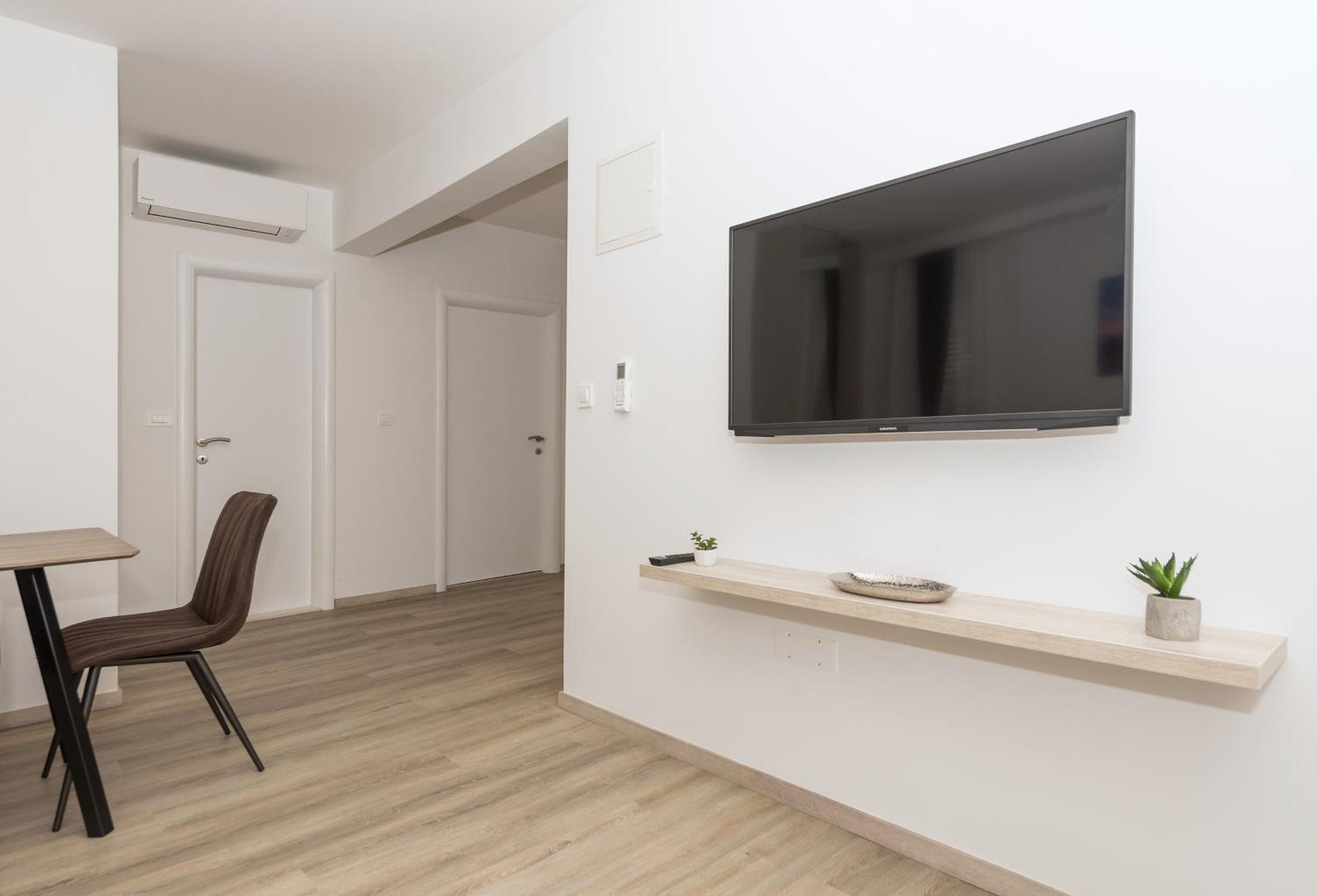 Apartments By The Sea Makarska - 19134 Phòng bức ảnh